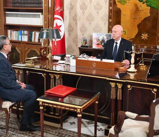 قيس سعيد: ضرورة مراجعة قانون البنك المركزي وتطبيق قوانين الدولة على جميع البنوك