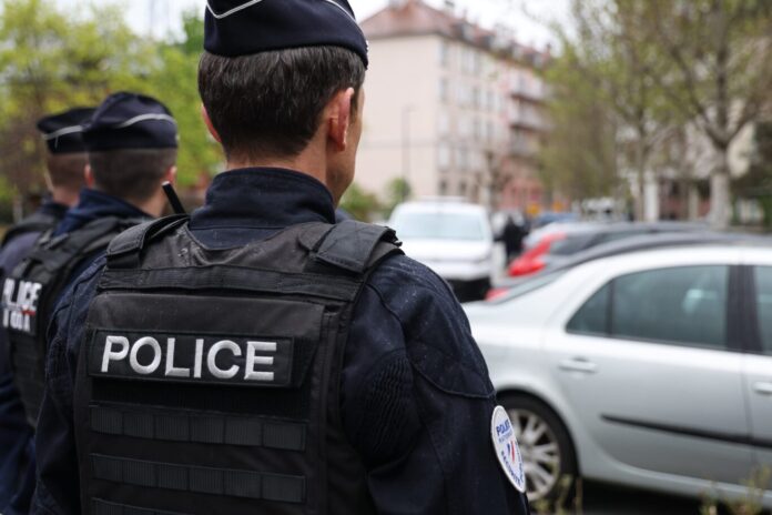 arrestation de cinq personnes