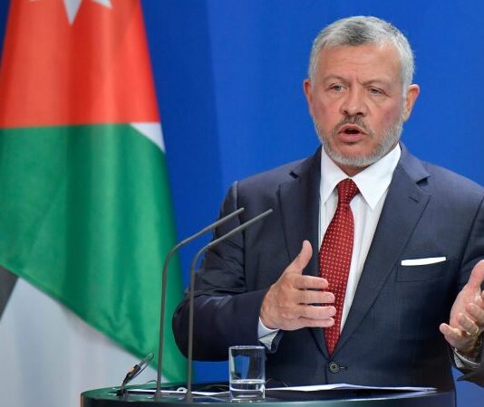 الملك عبدالله الثاني يصل القاهرة للمشاركة في قمة ثلاثية مع السيسي وماكرون