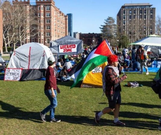 ترامب يجمّد دعم هارفارد بعد رفضها شروطه المتعلقة بمعاداة السامية