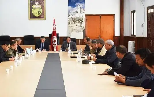 ولاية الكاف تستنفر لمواجهة خطر الجراد وتؤكد جاهزيتها
