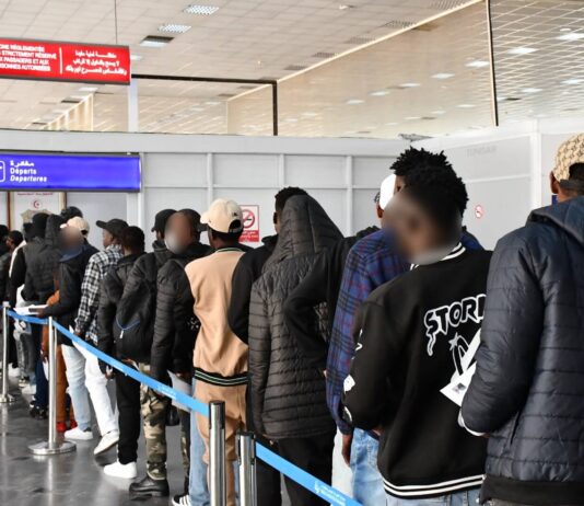 عودة 164 مهاجرًا غينيًا من تونس بعد فشل محاولة الهجرة