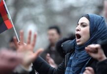 ليبيا تغلق سفاراتها وتوقف البعثات لتقليص الإنفاق