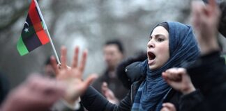 ليبيا تغلق سفاراتها وتوقف البعثات لتقليص الإنفاق