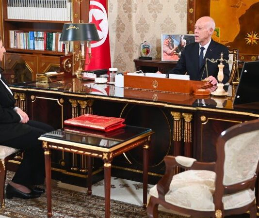 رئيس الجمهورية: فتح باب الإنتداب بعد تخليص الإدارة من 'المتسلّلين'