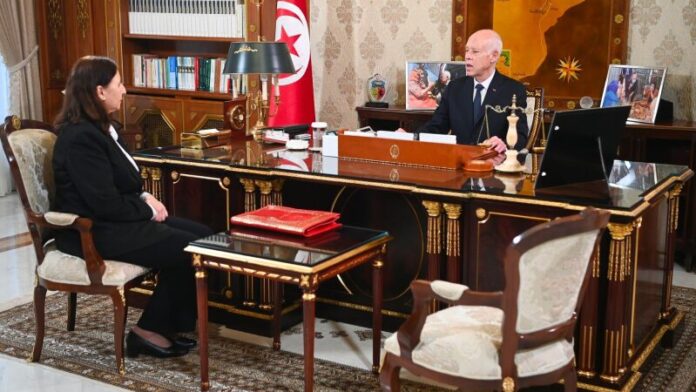 رئيس الجمهورية: فتح باب الإنتداب بعد تخليص الإدارة من 'المتسلّلين'