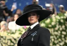 ريهانا تعلن عن حملها الثالث في Met Gala 2025 وتعرض بطنها المنتفخ