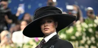 ريهانا تعلن عن حملها الثالث في Met Gala 2025 وتعرض بطنها المنتفخ