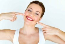 طرق طبيعية لتبييض الأسنان في المنزل بسهولة
