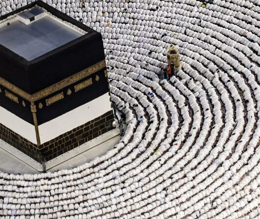 وزير الشؤون الدينية الحجيج التونسيون يؤدون مناسكهم في أفضل الظروف