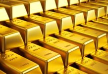 أسعار الذهب ترتفع بسبب تراجع الدولار وزيادة حالة عدم اليقين
