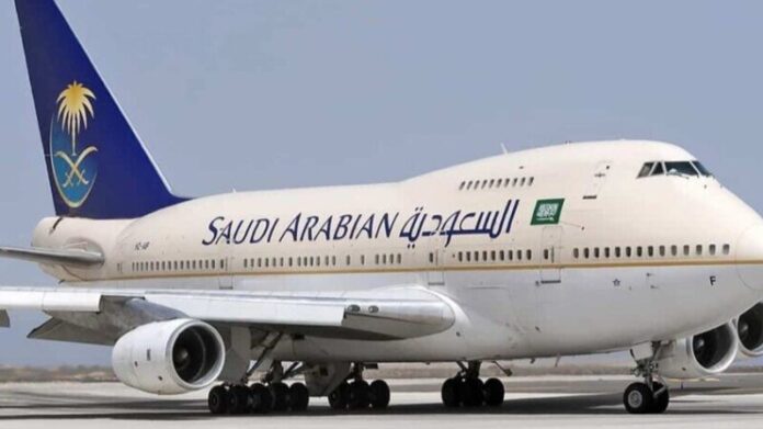 وفاة قائد الطائرة السعودية في الجو بعد هبوط اضطراري في القاهرة