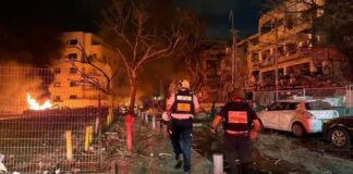 إيران تقصف إسرائيل: 5 قتلى و92 جريحًا في هجوم صاروخي على بيتاح تيكفا