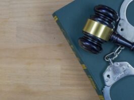 الاحتفاظ بستة أشخاص بتهمة الغش في امتحان البكالوريا من بينهم أستاذة