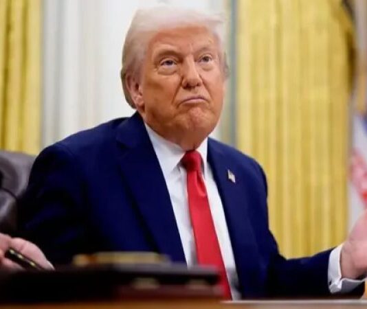 ترامب يفرض حظراً على دخول مواطني 12 دولة إلى الولايات المتحدة بينها دول عربية