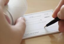 حاتم فتح الله قانون الشيكات الجديد غيّر السلوك الاستهلاكي للتونسيين