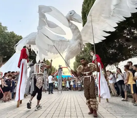 مهرجان السيرك وفنون الشارع الدولي سحر العروض يملأ شارع الحبيب بورقيبة
