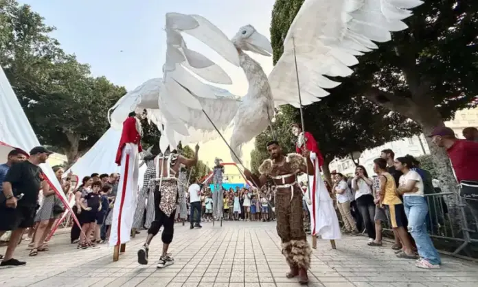 مهرجان السيرك وفنون الشارع الدولي سحر العروض يملأ شارع الحبيب بورقيبة