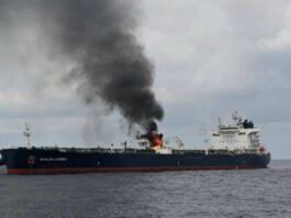 مقتل 3 من طاقم سفينة شحن بهجوم حوثي في البحر الأحمر