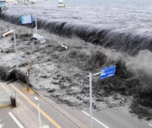 تسونامي يضرب اليابان بعد زلزال قبالة كامتشاتكا وإخلاء محطة فوكوشيما النووية