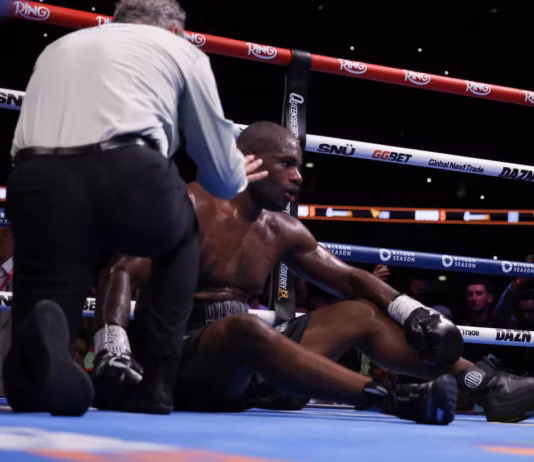 أوسيك يُسقط دوبوا ويتوّج بطلًا عالميًا موحدًا مجددًا