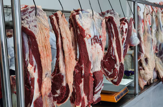 تونس تستورد لحوماً رومانية لمجابهة أزمة اللحوم وغلاء الأسعار