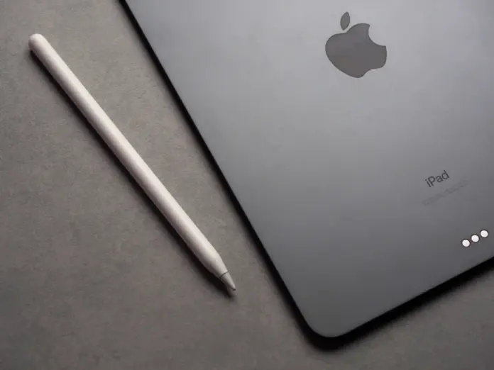 قلم Apple الجديد يعمل على iPhone وMacBook دون لمس الشاشة