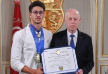 سعيّد يمنح أحمد الجوادي الوسام الوطني للاستحقاق في الرياضة