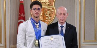 سعيّد يمنح أحمد الجوادي الوسام الوطني للاستحقاق في الرياضة