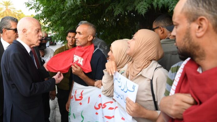 مقترح: قيس سعيّد يزور الدكاترة المعتصمين: التشغيل أولوية وطنية وحلول عملية قادمة