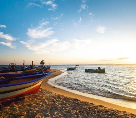 طقس تونس اليوم: سحب عابرة وأمطار محلية مع بحر قليل الاضطراب