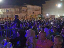 مسرحية "ما يضحكنيش".. كوميديا سوداء تُضيء ليالي مهرجان جرزونة