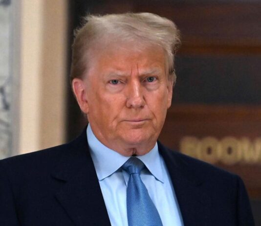 ترامب يفرض رسوماً جمركية على الطرود الصغيرة القادمة من الخارج