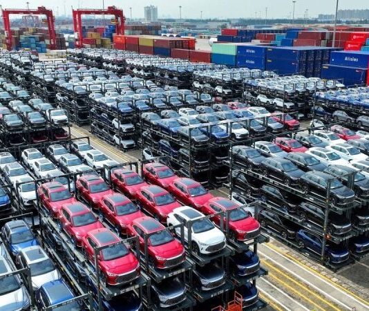 ترامب يخفض رسوم السيارات اليابانية إلى 15% في اتفاق تجاري