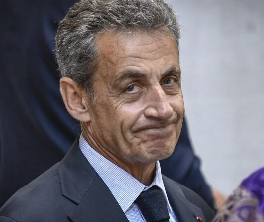 ساركوزي يواجه 5 سنوات سجنًا بتهمة التواطؤ في تمويل ليبي لحملته