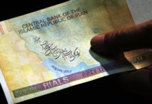 الريال الإيراني ينهار إلى 1.12 مليون للدولار بعد العقوبات الأممية