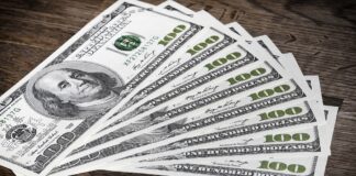 الدولار يتراجع لأدنى مستوى منذ 4 سنوات أمام اليورو قبل قرار الفيدرالي
