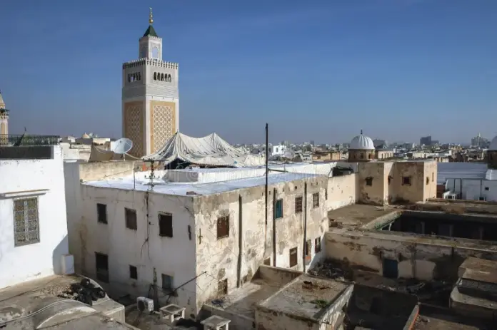 طقس الثلاثاء: سحب عابرة وارتفاع طفيف في الحرارة