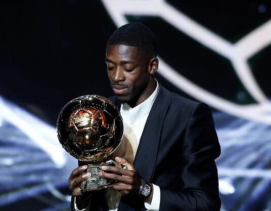 ديمبيلي يتوج بالكرة الذهبية 2025 مع باريس سان جيرمان