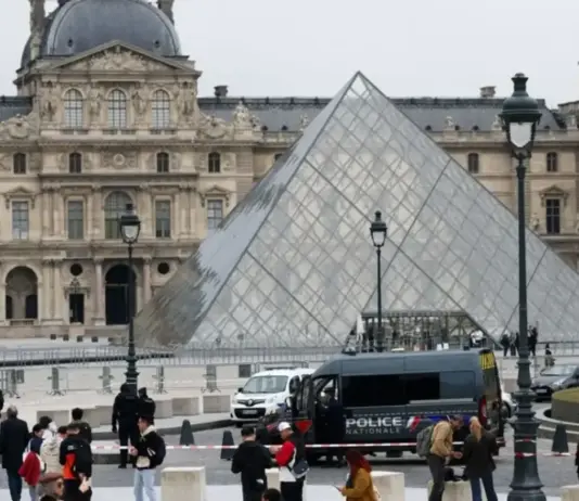 سرقة اللوفر: مجوهرات نابليون المسروقة في 7 دقائق