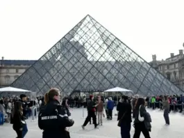 الشرطة الفرنسية تعتقل 4 في سرقة اللوفر أثناء مباراة باريس وليون