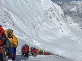 إنقاذ ألف متسلق من عاصفة إيفرست في التبت
