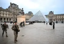 سرقة اللوفر: القبض على لصين في مطار شارل ديغول والتحقيقات مستمرة سرقة اللوفر: القبض على لصين بمطار شارل ديغول