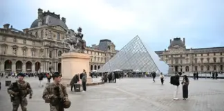 سرقة اللوفر: القبض على لصين بمطار شارل ديغول