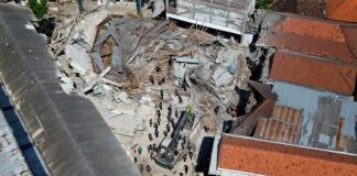 انهيار مدرسة إندونيسي: 54 قتيلاً في أسوأ كارثة 2025