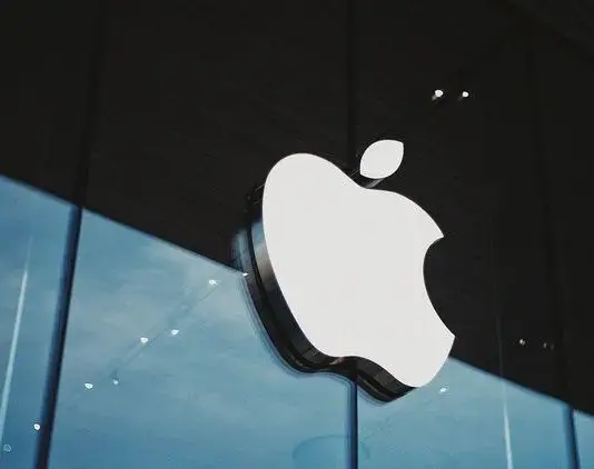 طلب iPhone 17 يتفوق على التوقعات عالمياً