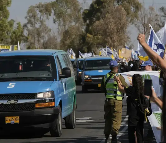 حماس تُطلق 20 رهينة مقابل 1966 فلسطينياً: تفاصيل التبادل