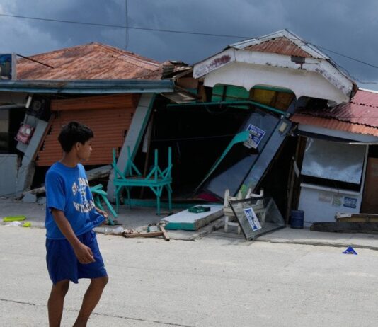 زلزال بقوة 7.4 درجة على مقياس ريختر ضرب جنوب الفلبين