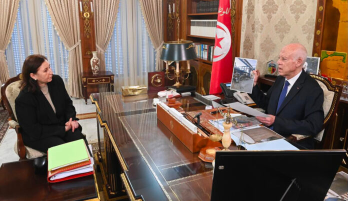 قيس سعيد يعلن حرباً على الفساد في غابس ويثني على احتجاجات الشعب