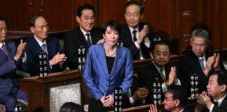 ساناي تاكايتي أول رئيسة وزراء يابانية: تحدياتها الاقتصادية والخارجية